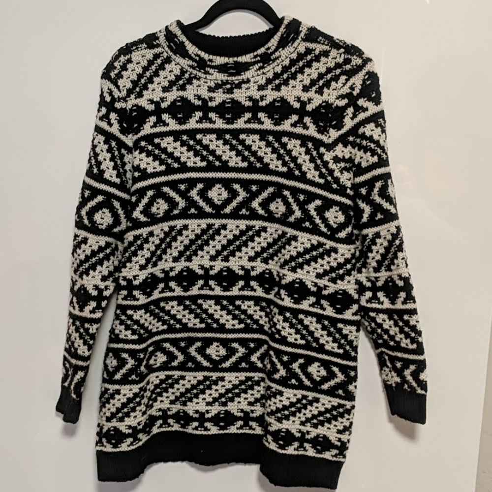 Cozy ✨ Black and White Women's Knit Sweater